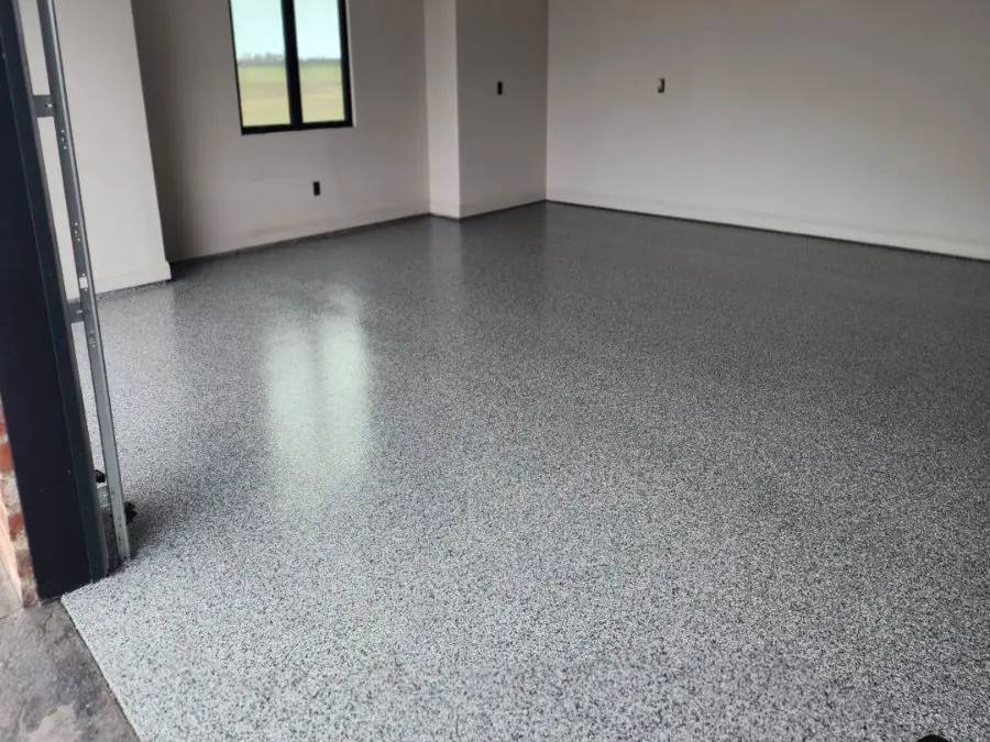 Grey flake epoxy floor coating in a Springfield, MO basement bonus room